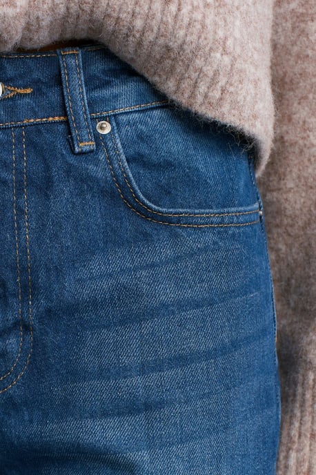 Hüfthose mit ausgestelltem Bein aus Denim - Image 4