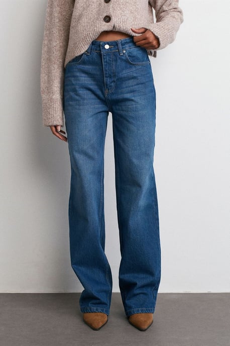 Hüfthose mit ausgestelltem Bein aus Denim - Image 5