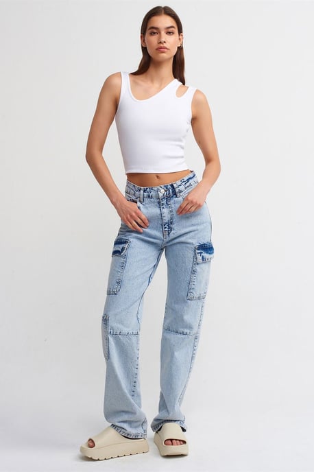 Hochgeschnittene Weite Cargo-Jeans - Image 1