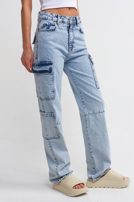 Hochgeschnittene Weite Cargo-Jeans - Image 3