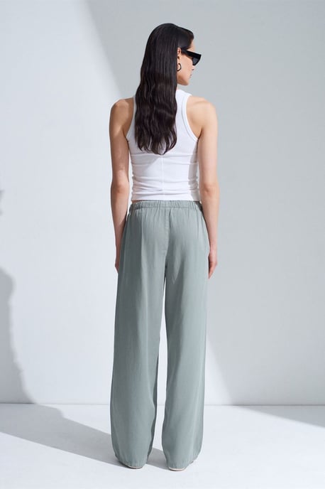 Mittelhohe, weite Denim-Jeans - Image 2