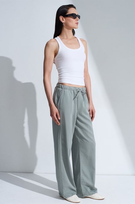 Mittelhohe, weite Denim-Jeans - Image 4