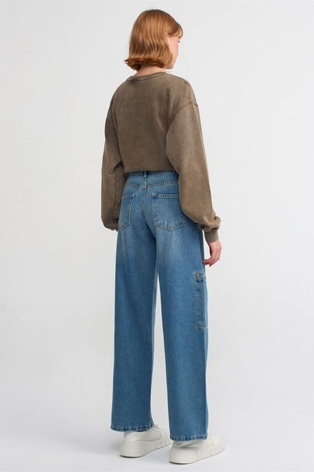 Hochgeschnittene Cargo-Jeans mit weitem Bein - Image 2