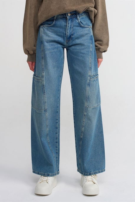 Hochgeschnittene Cargo-Jeans mit weitem Bein - Image 3