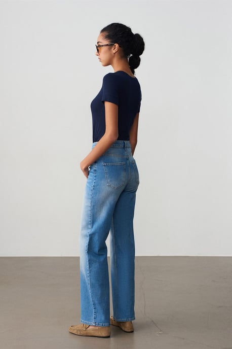 Hochtaillierte Weitbein-Jeans - Image 2
