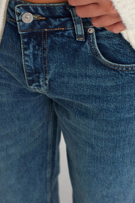 Damen Hochbundige Schlagjeans - Image 3