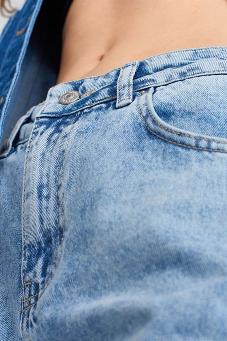 Hochtaillierte Wide-Leg Denim-Jeans - Image 4