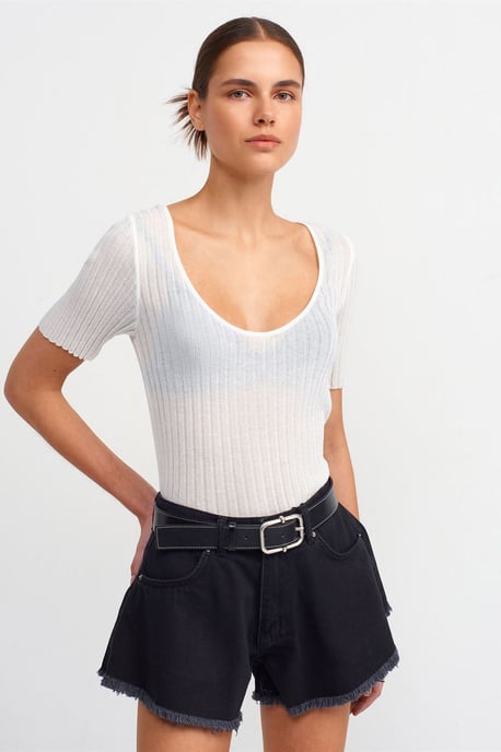 Schmal geschnittenes geripptes Sweater mit Quadrat-Ausschnitt - Image 1