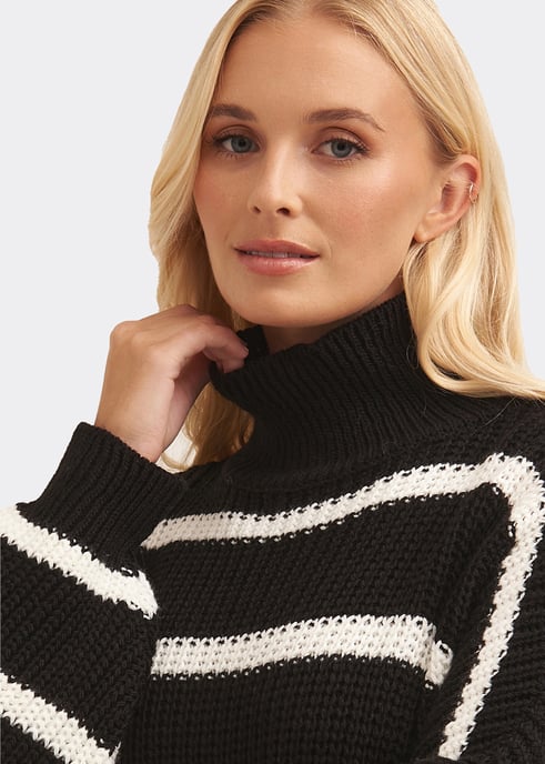 Schwarzer Pullover aus grobem Strick mit hohem Kragen - Image 2