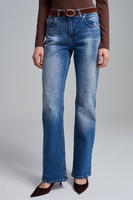 Niedrig geschnittene Gerade Jeans - Image 1