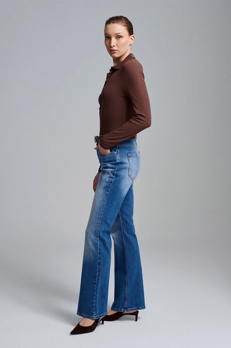 Niedrig geschnittene Gerade Jeans - Image 4