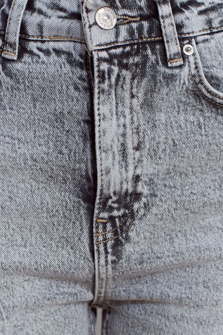 Hochtaillierte Slim Straight Jeans - Image 4