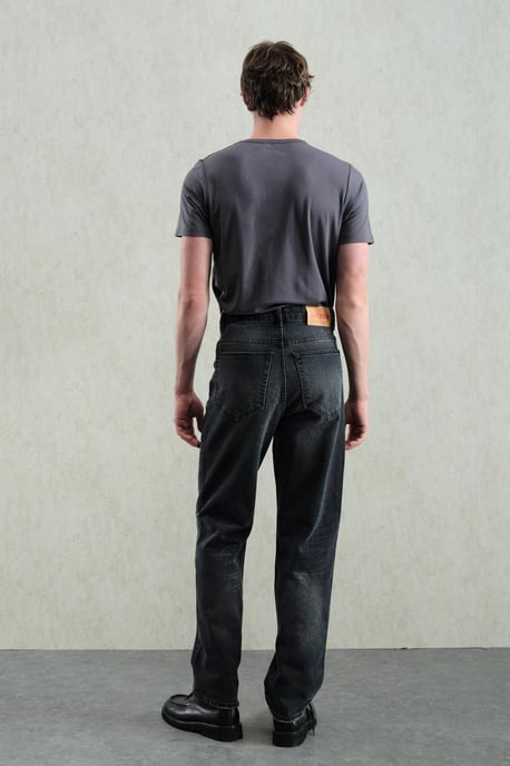 Regulär geschnittene gerade Jeans aus Denim - Image 2