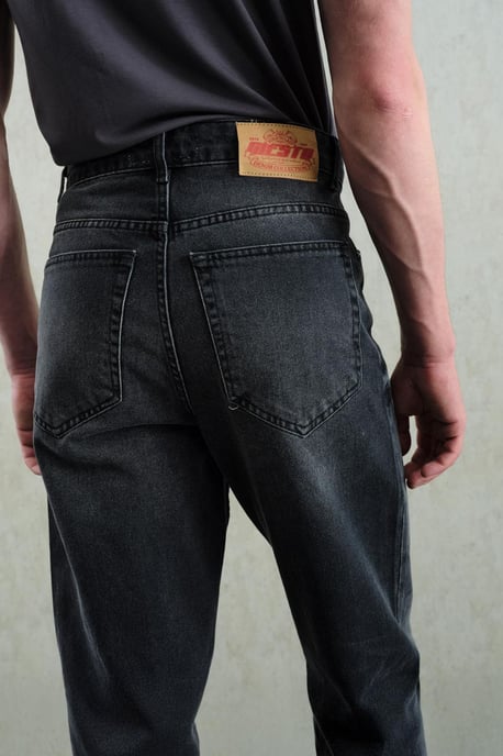 Regulär geschnittene gerade Jeans aus Denim - Image 4