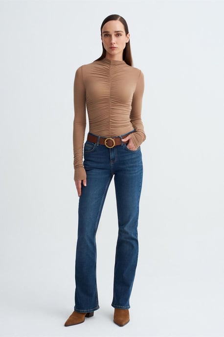 Niedrig geschnittene Gerade Jeans - Image 1