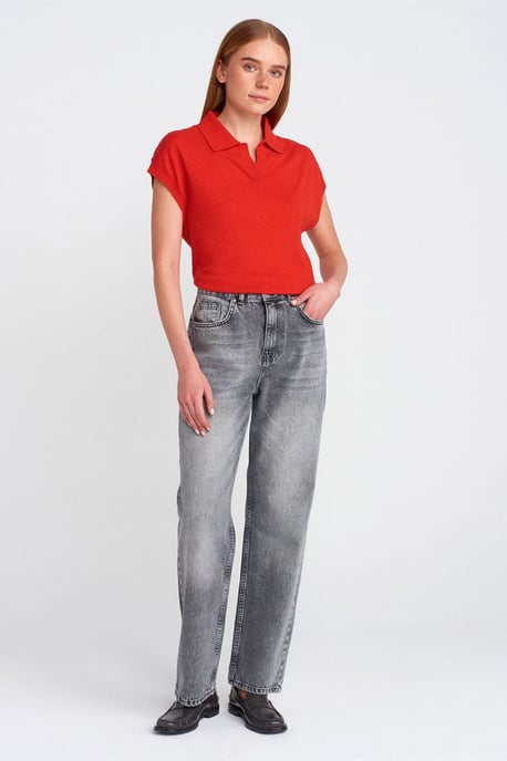 Hochtaillierte Mom-Jeans mit geradem Bein - Image 1