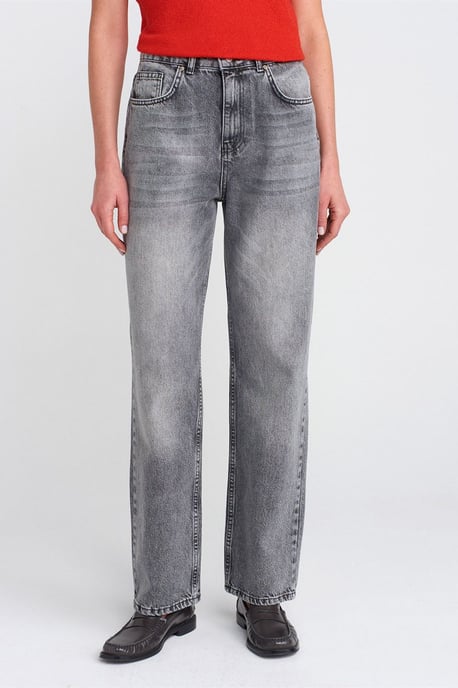 Hochtaillierte Mom-Jeans mit geradem Bein - Image 3