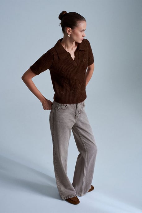 Strukturierter gerippter Polo-Kragen-Pullover - Image 5