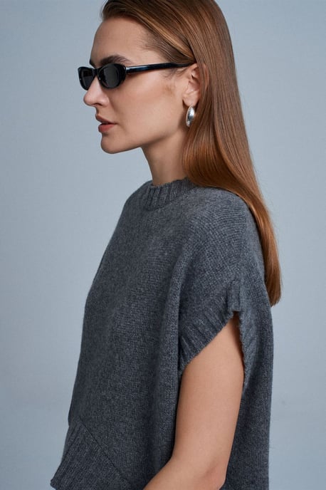 Übergroßer Rippstrick-Pullover-Weste - Image 4