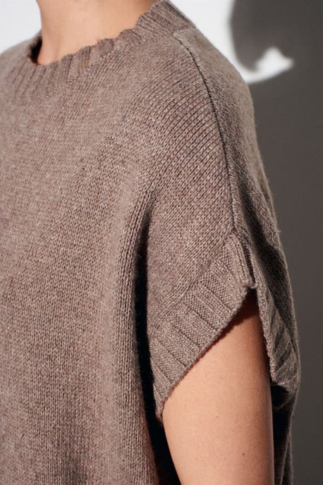 Oversized Gerippter Strickweste - Image 4