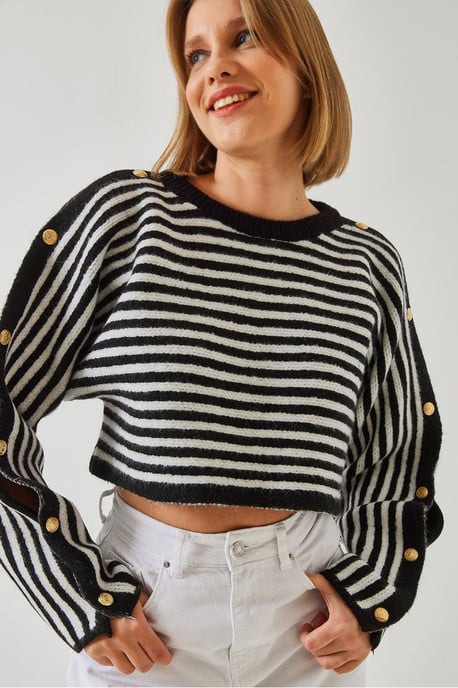 Gestreifter cropped Pulli mit Knopfdetail - Image 1