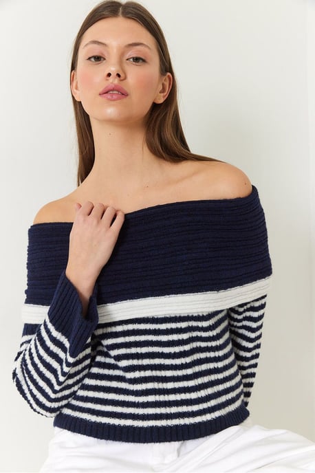 Gestreifter schulterfreier Strickpullover - Image 4