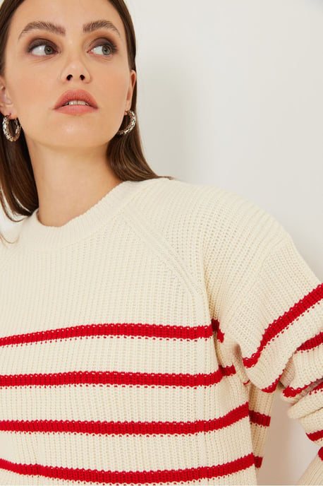Gestreifter Rundhals-Strickpullover - Image 4