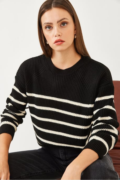 Gestreifter Rundhals-Strickpullover - Image 2