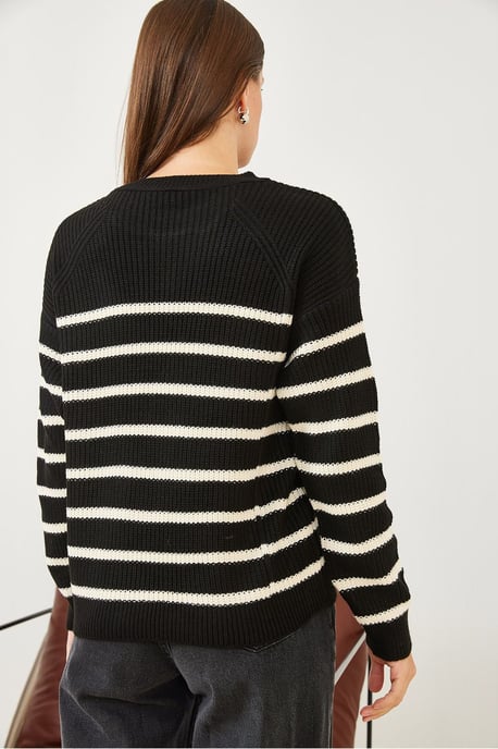 Gestreifter Rundhals-Strickpullover - Image 4