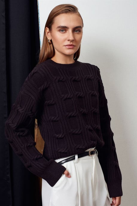 Strukturierter Rundhals-Strickpullover - Image 1