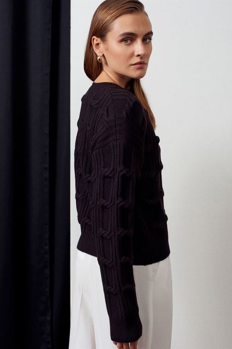 Strukturierter Rundhals-Strickpullover - Image 2