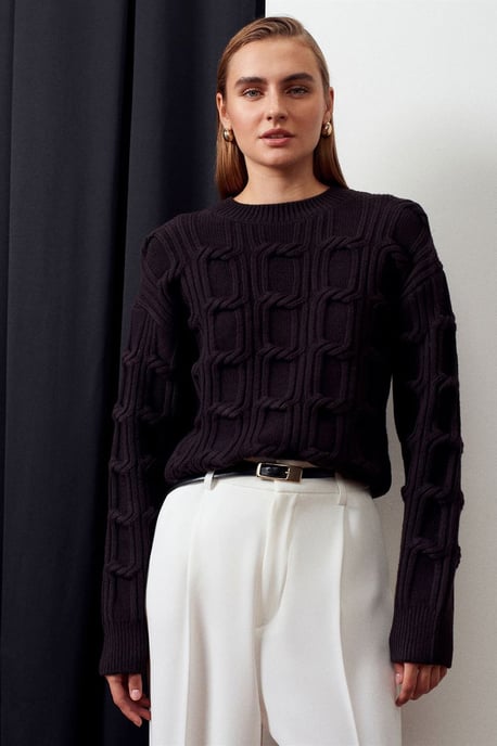 Strukturierter Rundhals-Strickpullover - Image 5