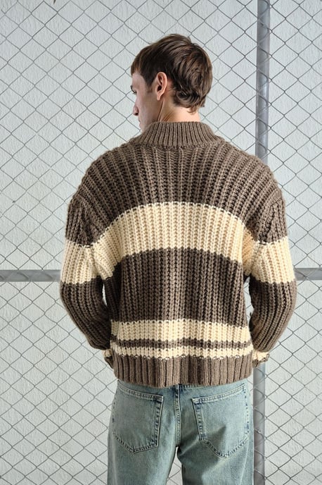 Reguläre Passform gestreifter Strickpullover mit Reißverschlusskragen - Image 2