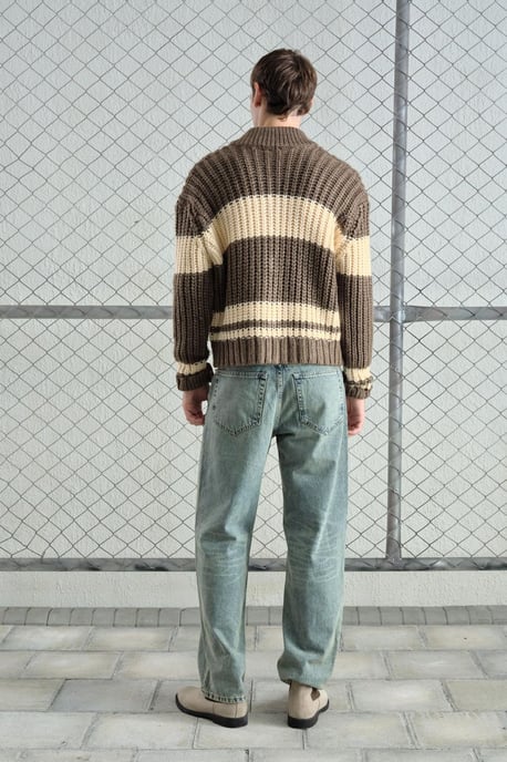 Reguläre Passform gestreifter Strickpullover mit Reißverschlusskragen - Image 3