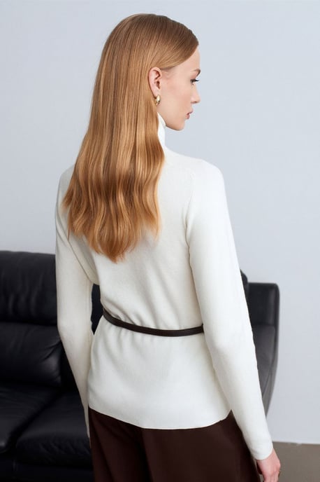 Damen Strickpullover mit Gürtel und Rollkragen - Image 2