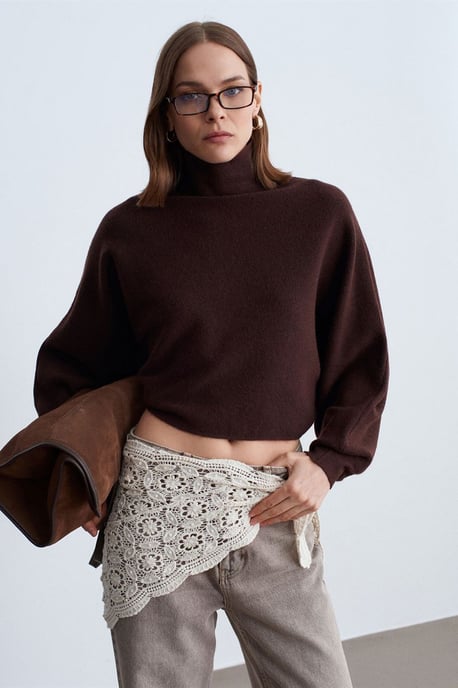 Damen Übergrößen Kürzerer Rollkragenpullover - Image 1