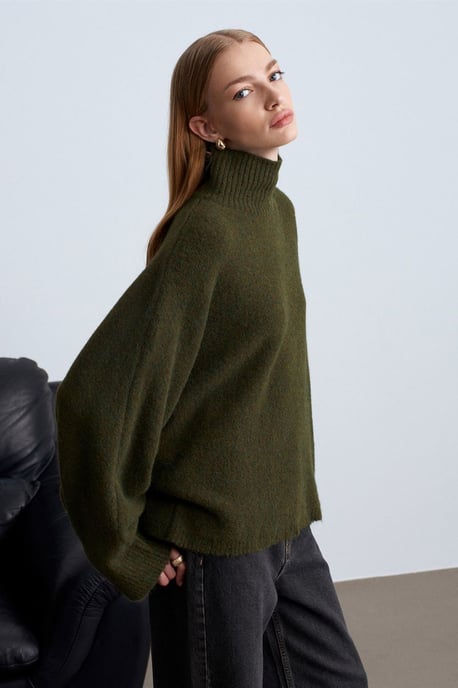 Übergroßer gerippter Rollkragenpullover - Image 3