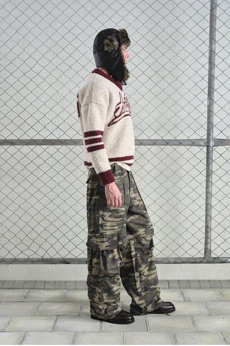 Oversized V-Neck Plüschpullover - Image 2