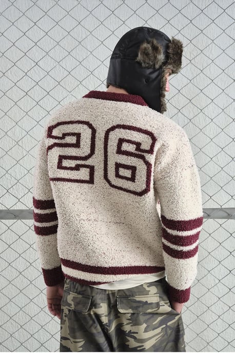 Oversized V-Neck Plüschpullover - Image 3