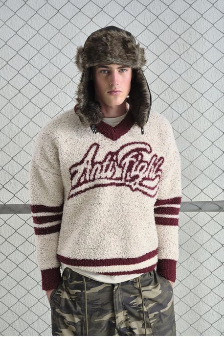 Oversized V-Neck Plüschpullover - Image 4