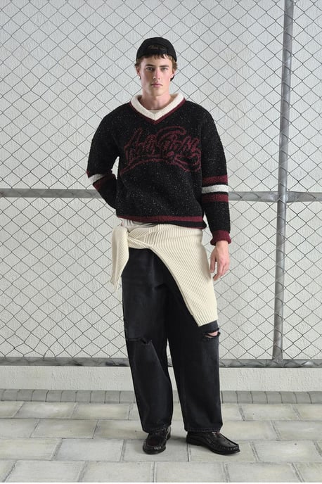 Oversized V-Neck Plüschpullover - Image 2