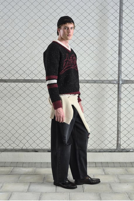 Oversized V-Neck Plüschpullover - Image 3