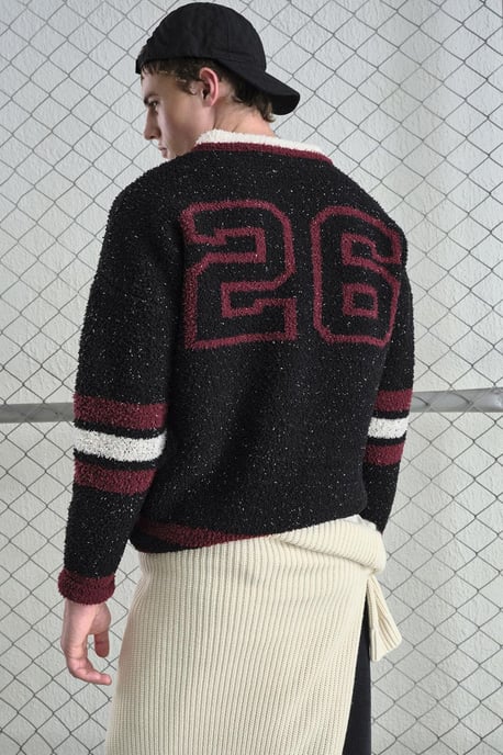Oversized V-Neck Plüschpullover - Image 4