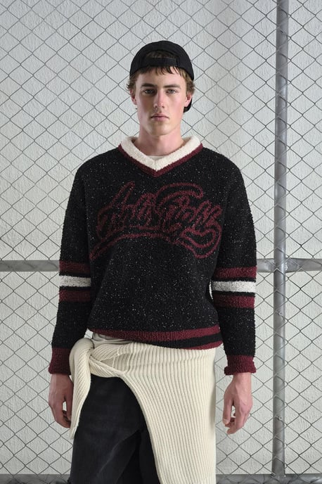 Oversized V-Neck Plüschpullover - Image 5