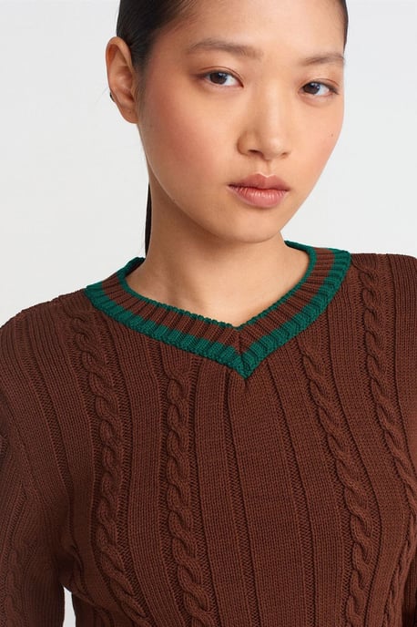 Damen V-Ausschnitt Pullover mit Kabelstrick - Image 4