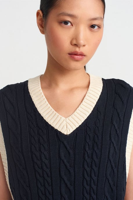 Damen V-Ausschnitt Sweater-Weste mit Zopfmuster - Image 4