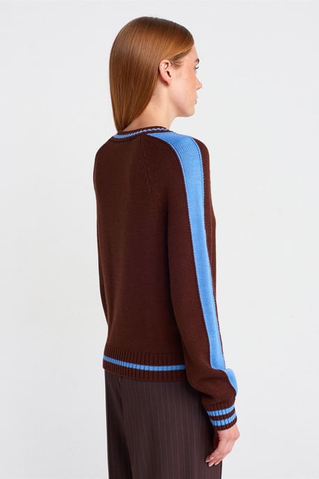 Gestreifter V-Ausschnitt Rippstrickpullover - Image 2