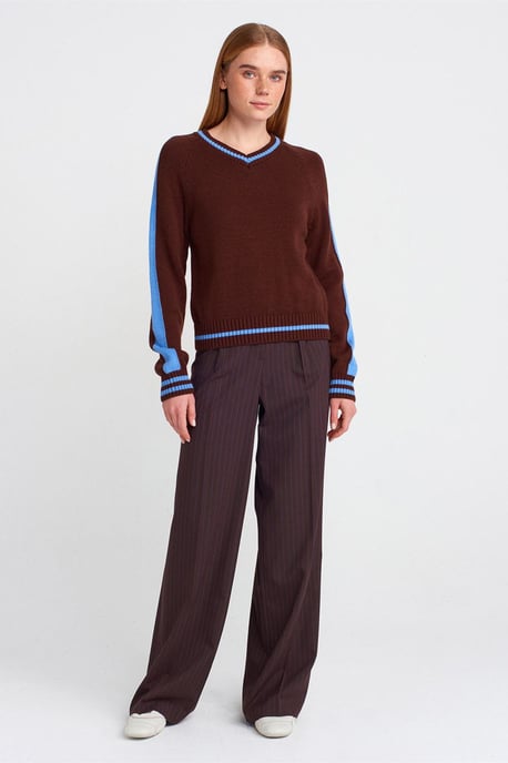 Gestreifter V-Ausschnitt Rippstrickpullover - Image 3