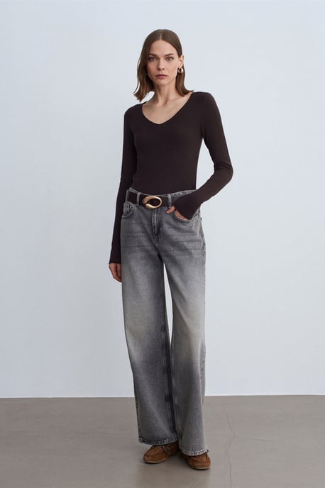 Slim Fit V-Ausschnitt Rippstrickpullover - Image 5