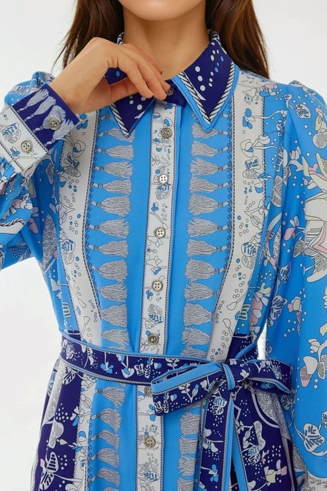 Bedrucktes Maxikleid mit langen Ärmeln und Gürtel - Image 4